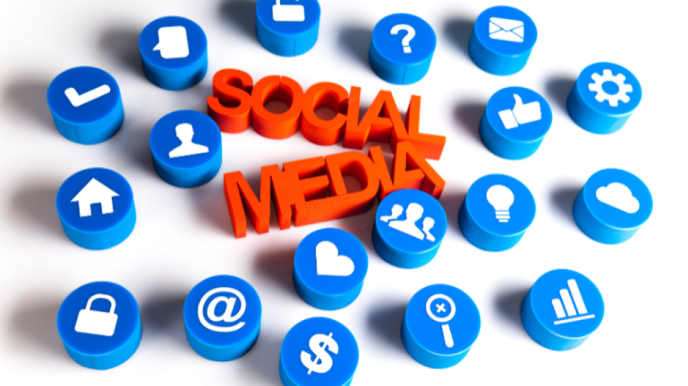 How to Connect with Digital Nomads Through Social Media: Simple Tips for Building Your Network