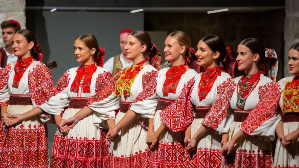 Experience Dubrovnik’s Living Tradition with Folklore Ensemble Linđo