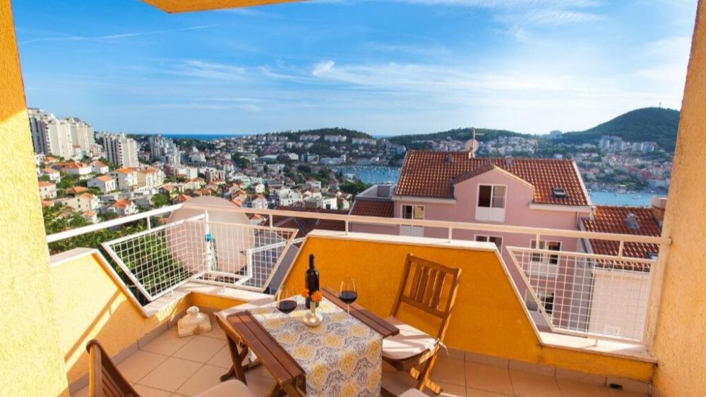 Bridge Apartment with sea view