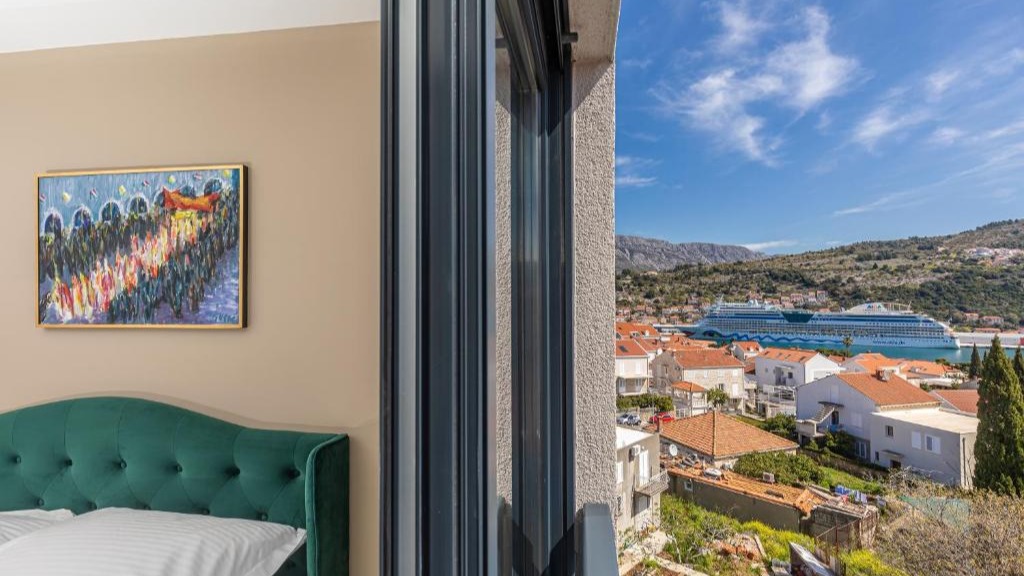 Three Musketeers Apartments